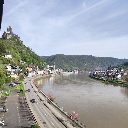 Panorama Oase Ferienwohnung Mit Blick Auf Mosel Und Reichsburg Кохем Экстерьер фото